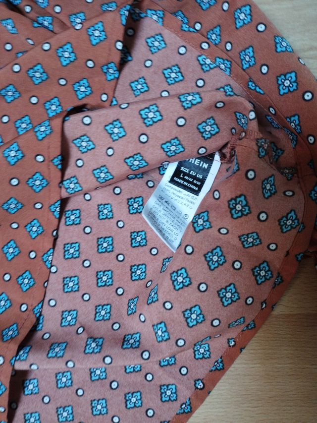 Blusa estampada cuello volante