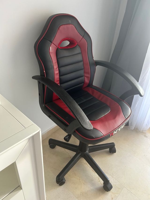 Silla de escritorio gaming negra y roja