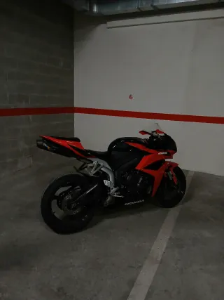 Honda CBR 600RR - Moto Deportiva Roja