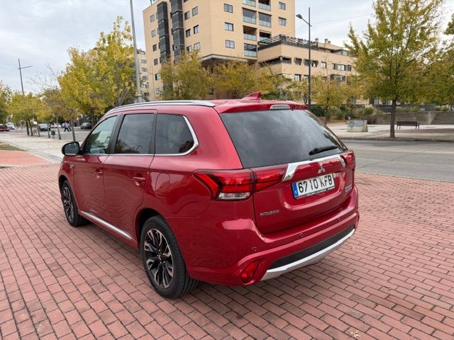 MITSUBISHI OULANDER 2.0 PHEV Kaiteki Auto 4WD