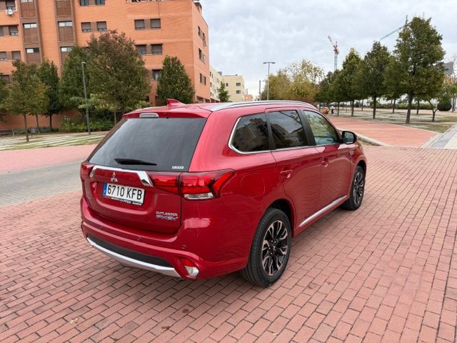 MITSUBISHI OULANDER 2.0 PHEV Kaiteki Auto 4WD