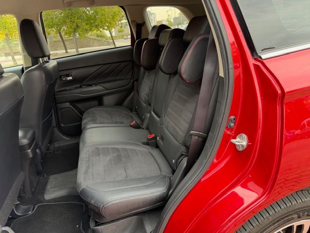 MITSUBISHI OULANDER 2.0 PHEV Kaiteki Auto 4WD