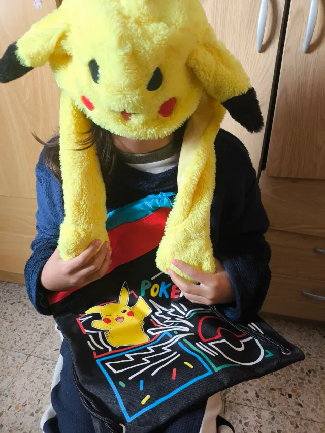 Gorro Pikachu con orejas y bolso