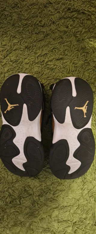 Zapatillas Jordan 4 Aura Max Negras