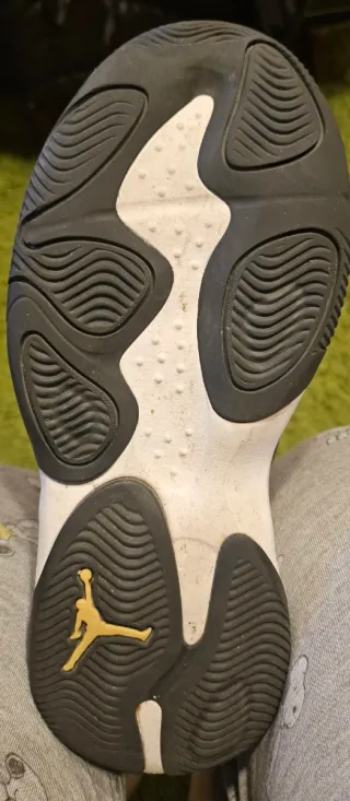 Zapatillas Jordan 4 Aura Max Negras