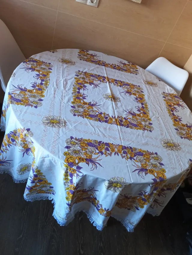 Toalha de mesa redonda com estampa floral