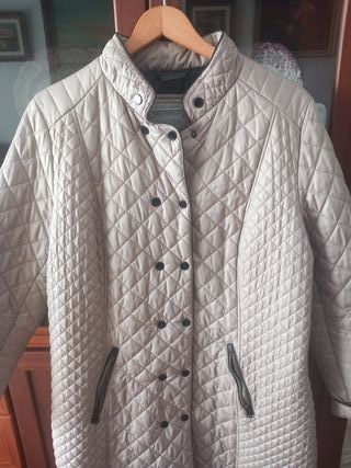 Gabardina acolchada beige Entrega en persona