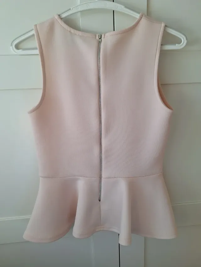 Top rosa peplum sin mangas