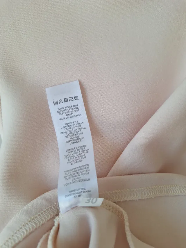 Top rosa peplum sin mangas