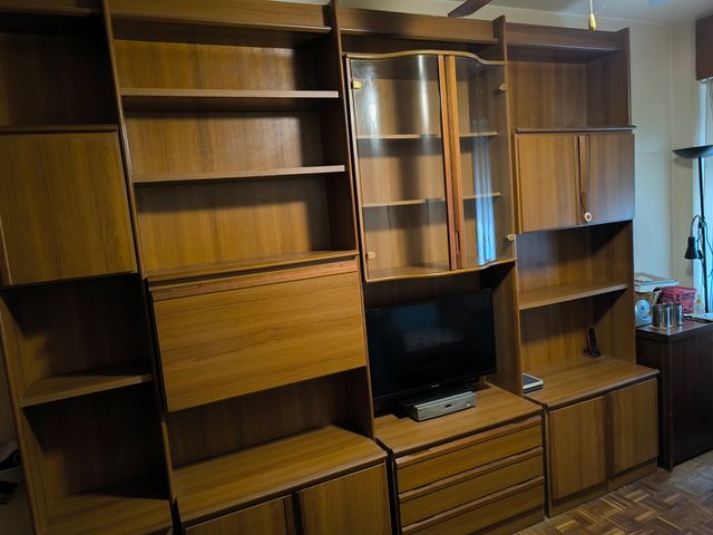 Mueble de salón madera y cristal