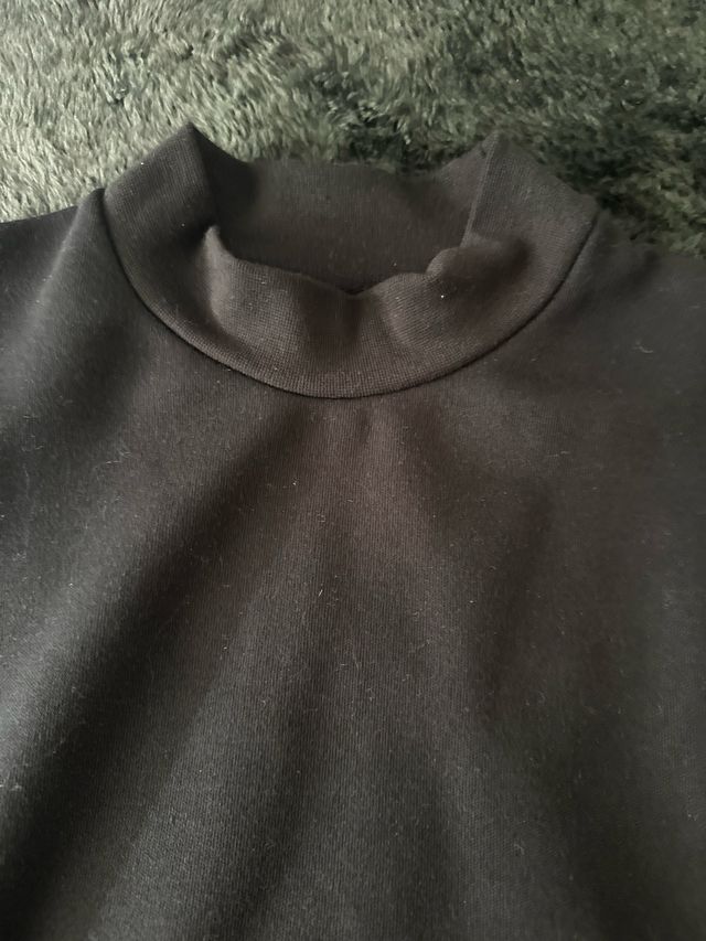 Sudadera cuello alto negra