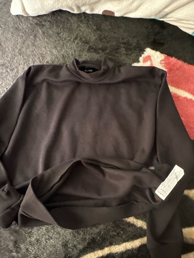 Sudadera cuello alto negra