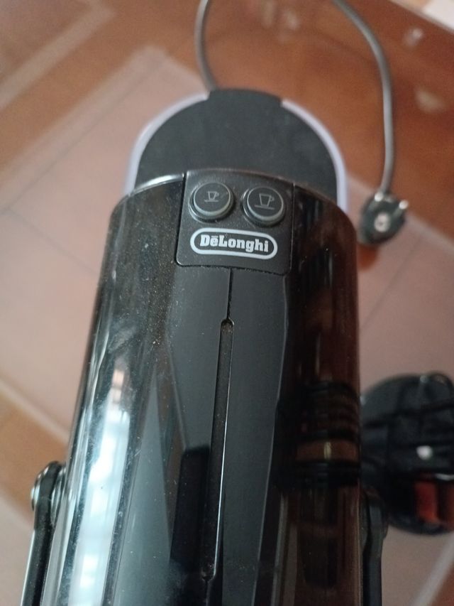 Cafetera Nespresso + Porta Cápsulas