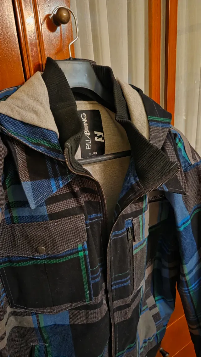 Cazadora XL a cuadros a penas usada.