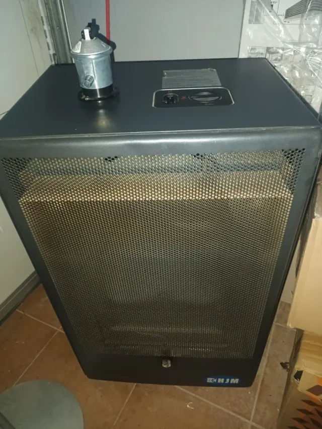 Estufa catalítica HJM negra y plateada