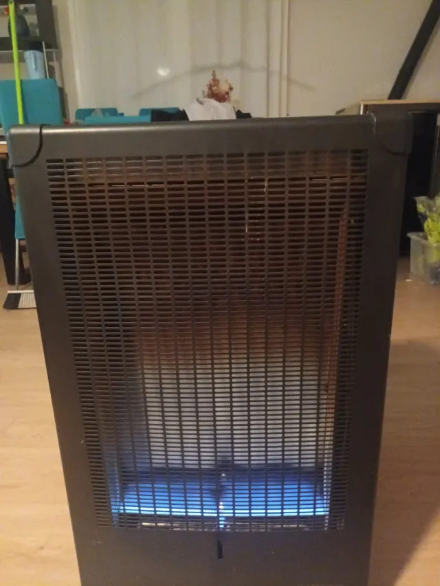 Estufa catalítica HJM negra y plateada