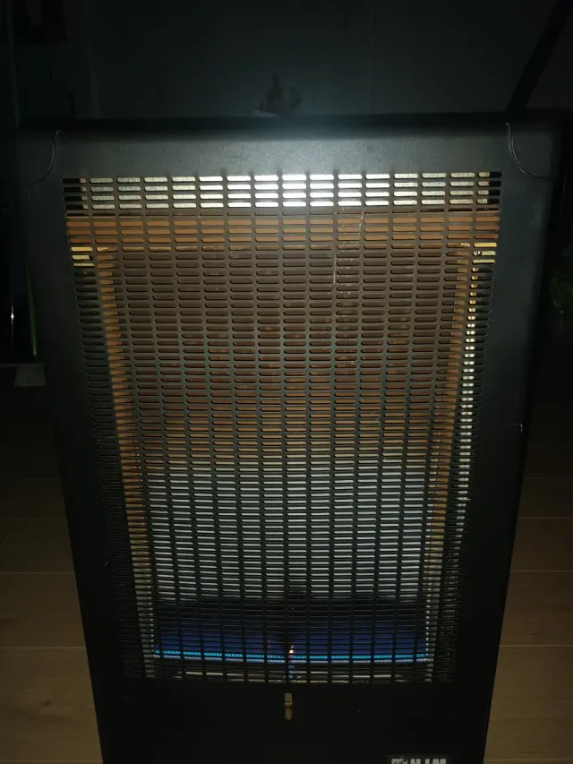 Estufa catalítica HJM negra y plateada