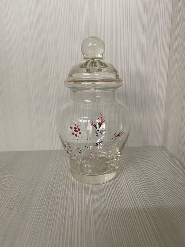 Vasetto in vetro con coperchio decorato
