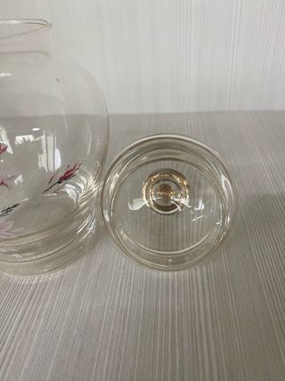 Vasetto in vetro con coperchio decorato