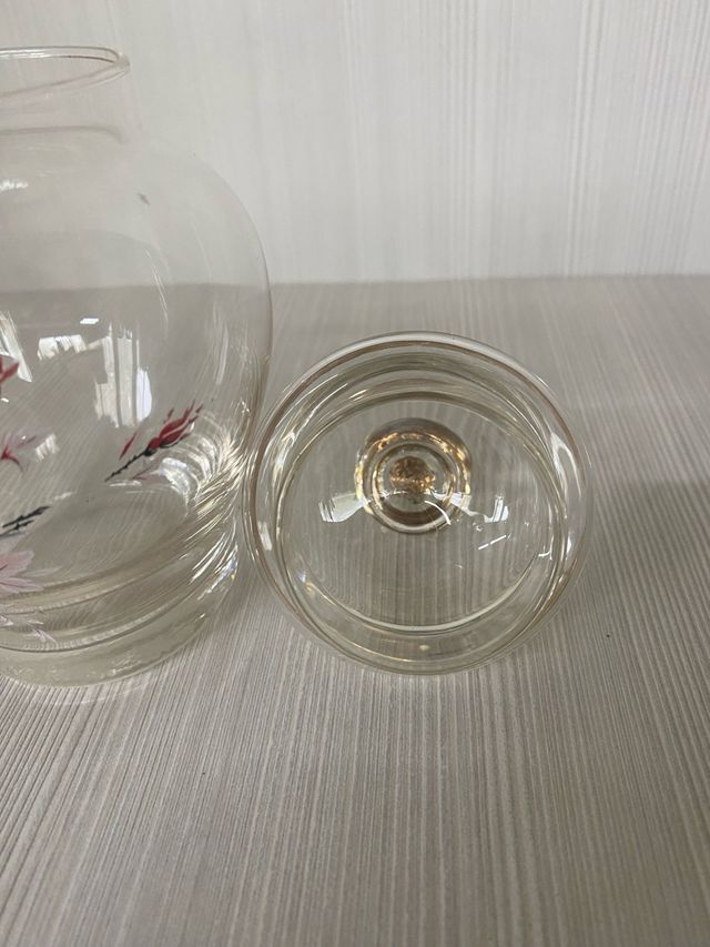 Vasetto in vetro con coperchio decorato