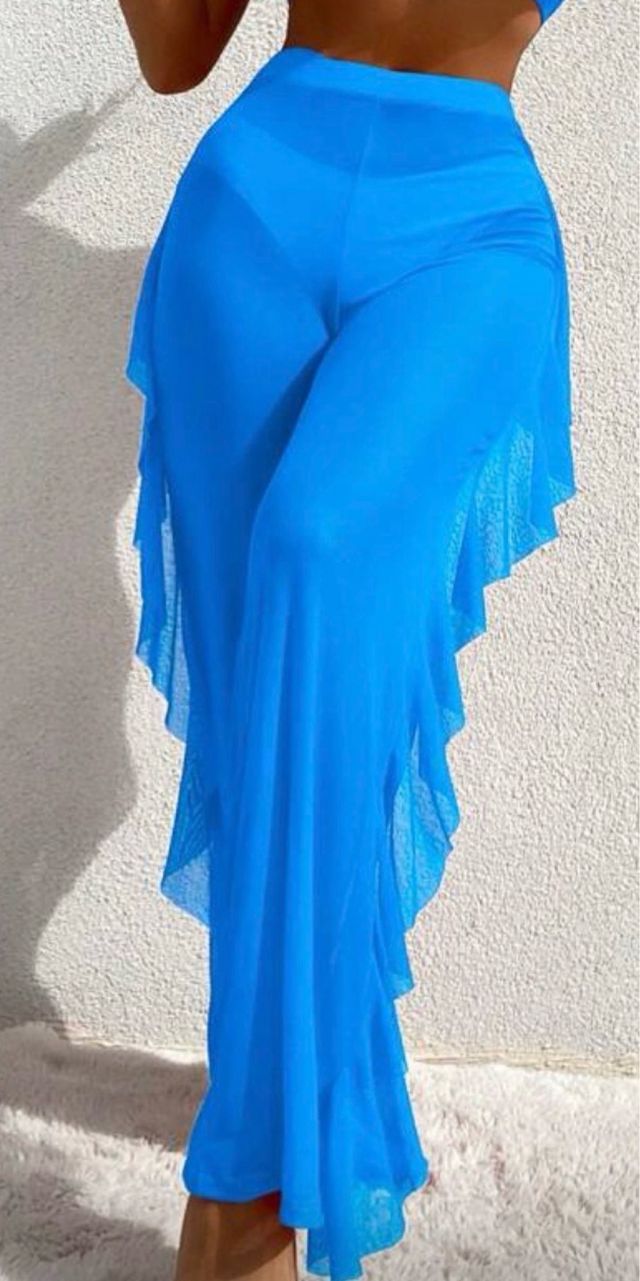 Pantalón de playa azul con volantes