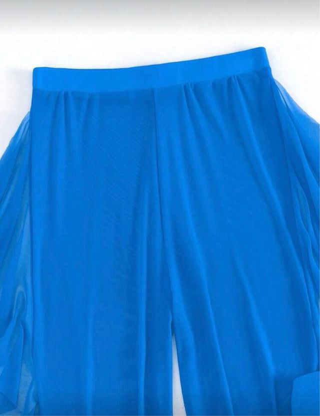 Pantalón de playa azul con volantes