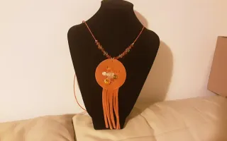 Collana scamosciato con perline