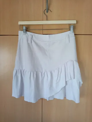 Falda blanca asimétrica talla L