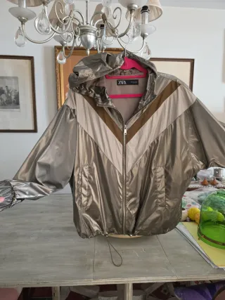 Cazadora Zara dorada y marrón