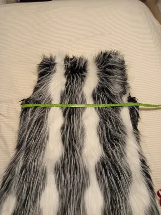 Chaleco pelo sintético blanco y negro