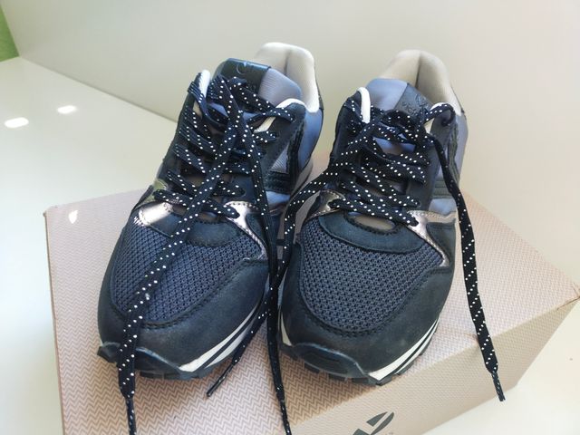 Zapatillas Victoria Negras y Grises