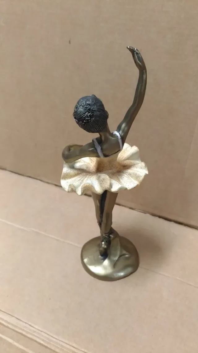 Statuina ballerina classica