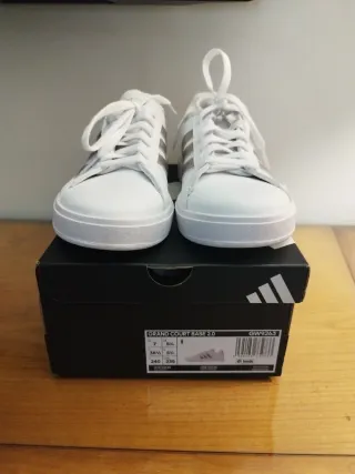 Zapatillas Adidas Blancas y Doradas