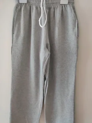 Pantalón de chándal gris con bolsillos