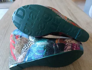 Zapatos de tacón Desigual multicolor