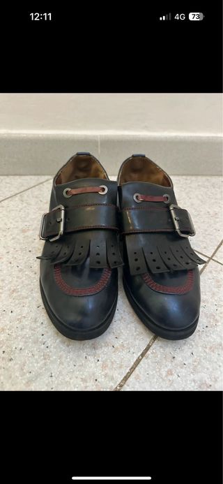 Mocassini donna neri con fibbia e frange