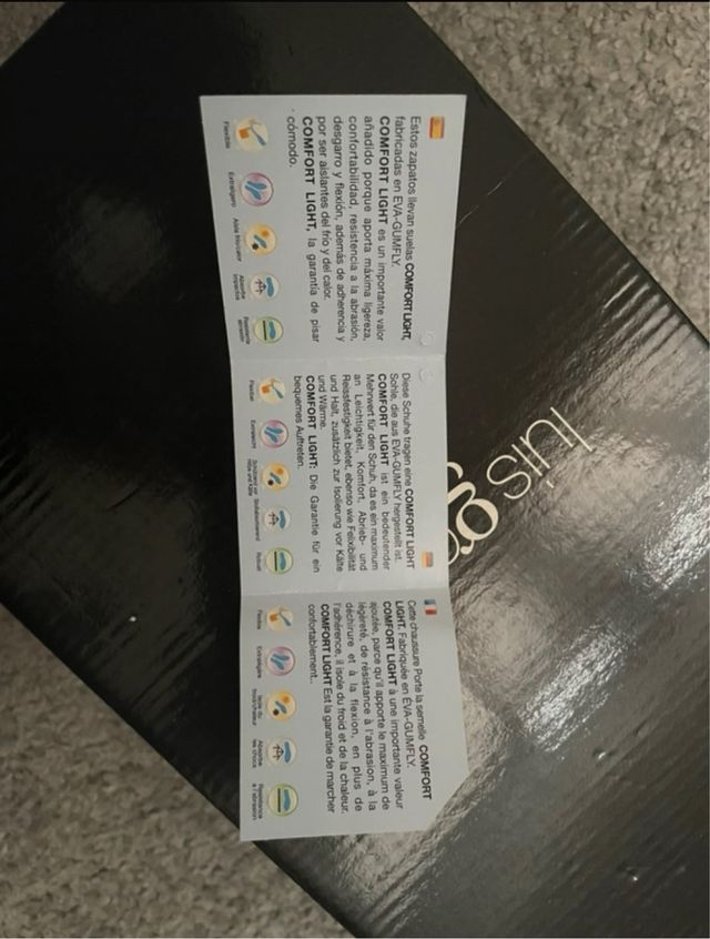 Mocasines burdeos con flecos. Muy buen estado.