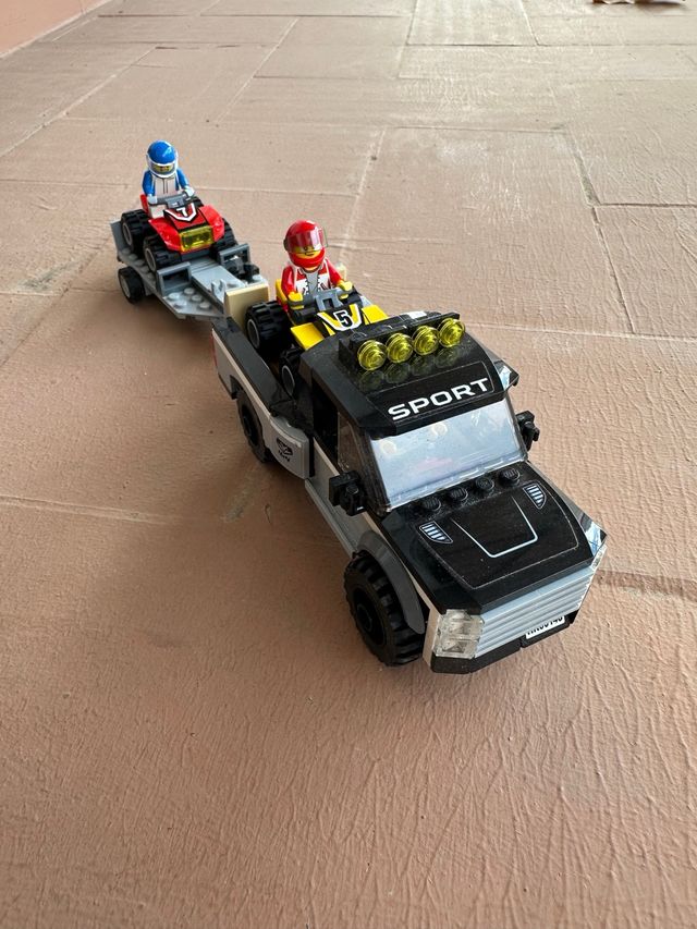 Lego Camión Deportivo con Remolque y Buggies