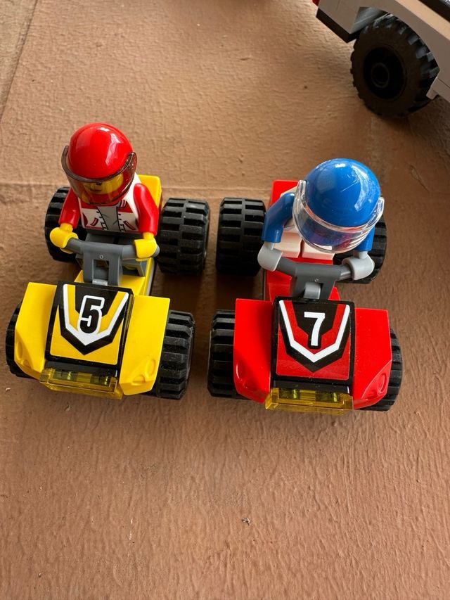 Lego Camión Deportivo con Remolque y Buggies