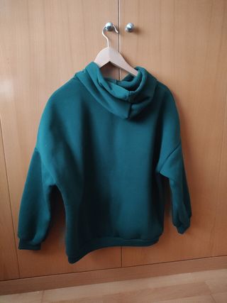 Sudadera verde con estampado ovalado