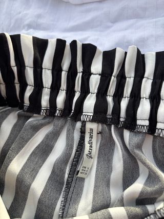 Pantalón 3/4 rayas blanco y negro Stradivarius
