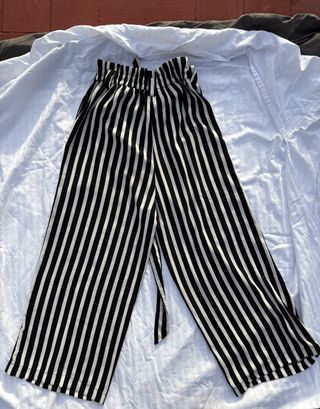 Pantalón 3/4 rayas blanco y negro Stradivarius