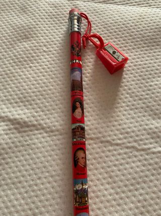 2 matite in legno decorate