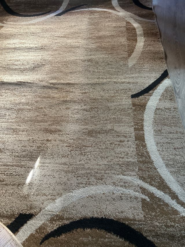 Alfombra pelo corto beige y marrón