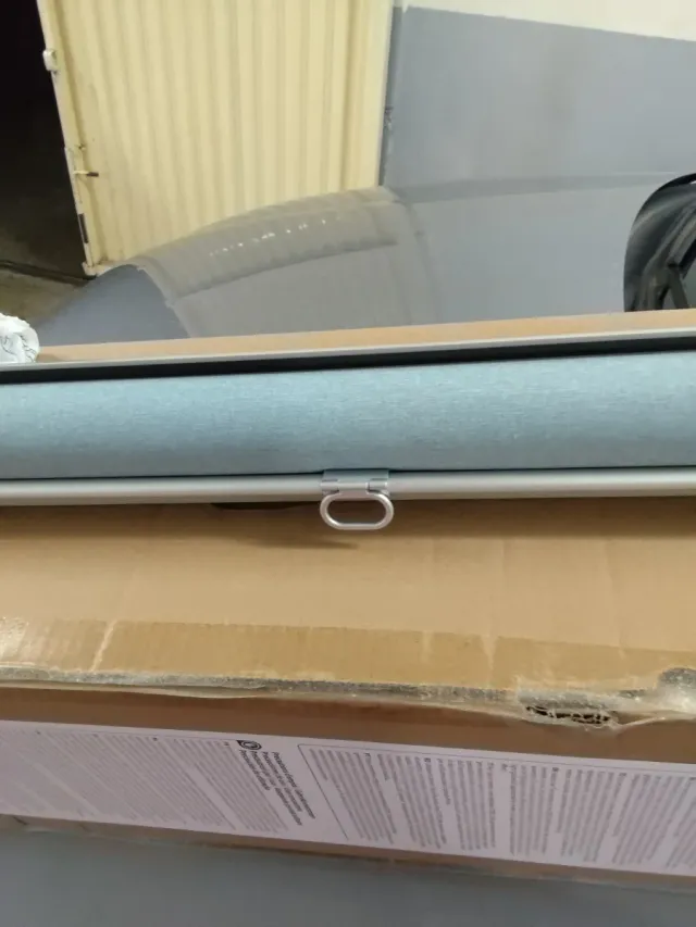 Cortina enrollable azul y gris