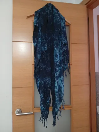 Fular estampado azul y multicolor