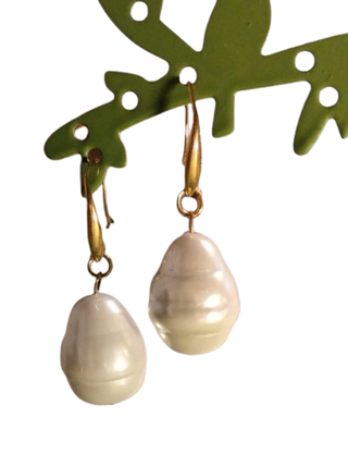 Orecchini pendenti perla bianca oro