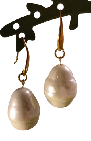 Orecchini pendenti perla bianca oro
