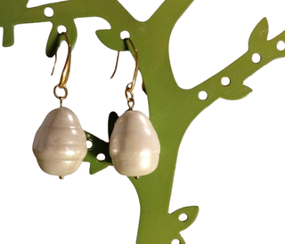 Orecchini pendenti perla bianca oro
