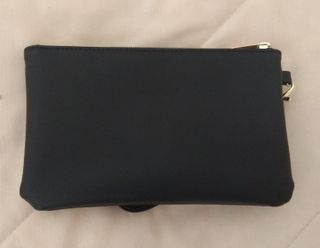 Monedero Negro con Cargador Portátil